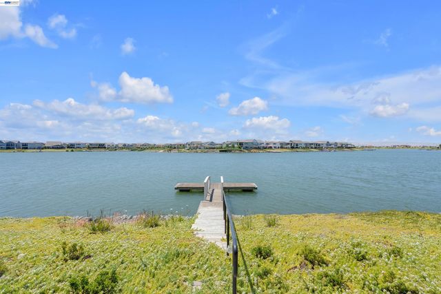 3098 Mulholland Dr, Lathrop, CA 95330