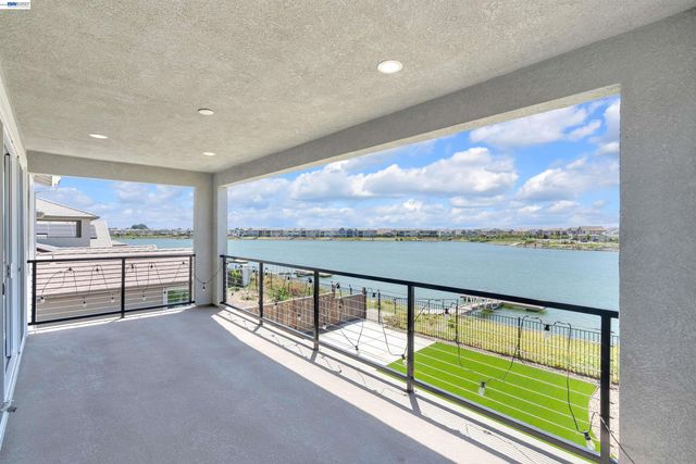 3098 Mulholland Dr, Lathrop, CA 95330