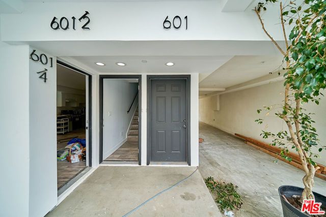 601 W 41st Place, Los Angeles, CA 90037