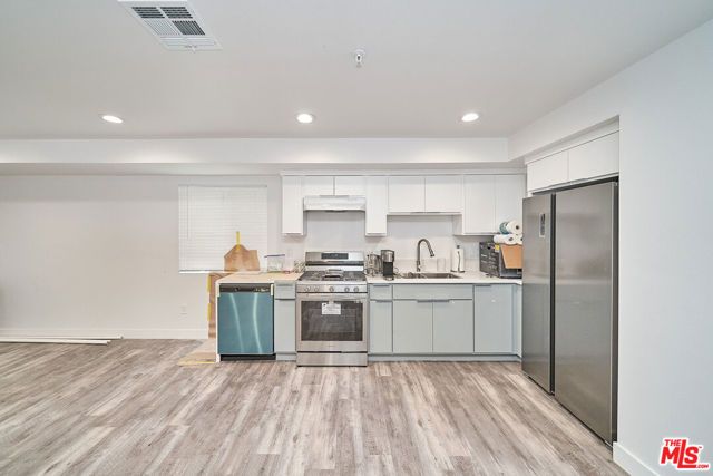 601 W 41st Place, Los Angeles, CA 90037