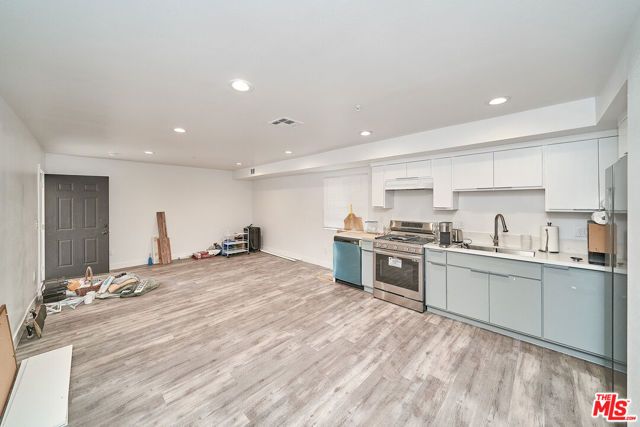 601 W 41st Place, Los Angeles, CA 90037