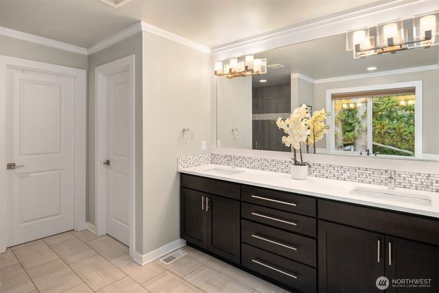 9726 Slater Avenue NE, Kirkland, WA 98033