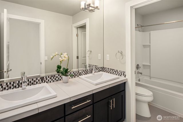 9726 Slater Avenue NE, Kirkland, WA 98033