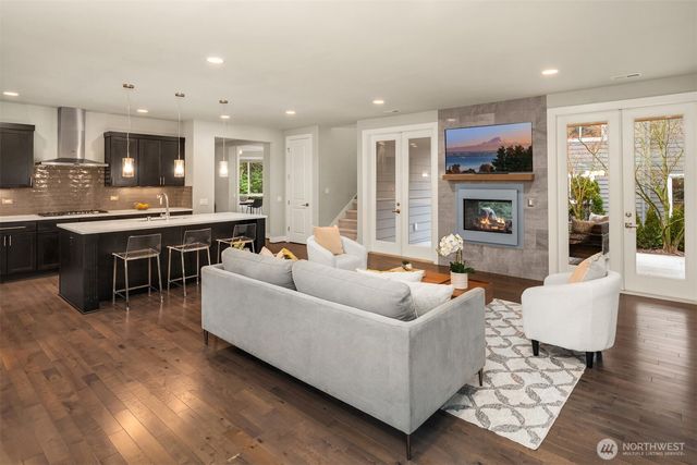 9726 Slater Avenue NE, Kirkland, WA 98033