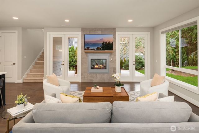 9726 Slater Avenue NE, Kirkland, WA 98033