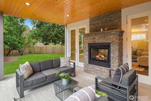 9726 Slater Avenue NE, Kirkland, WA 98033