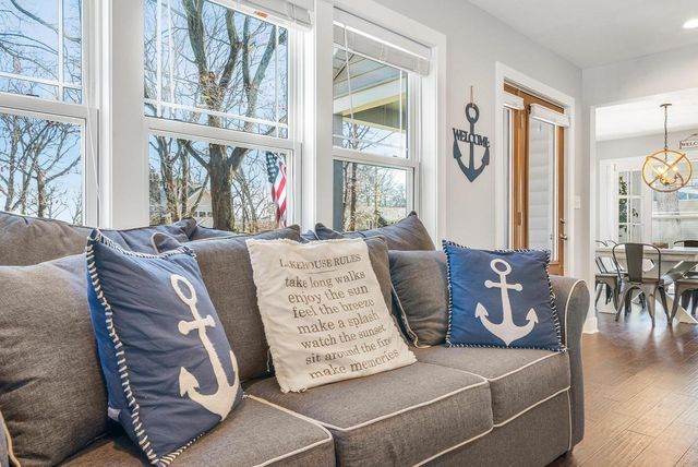 812 Van Slyke DRIVE, Fontana, WI 53125