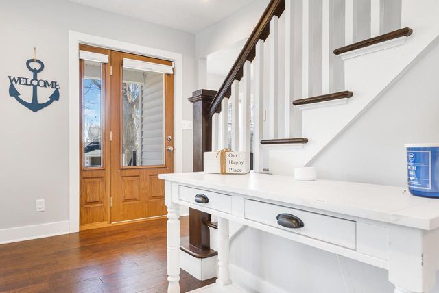 812 Van Slyke DRIVE, Fontana, WI 53125