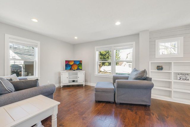 812 Van Slyke DRIVE, Fontana, WI 53125