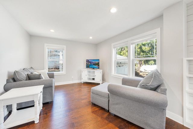 812 Van Slyke DRIVE, Fontana, WI 53125