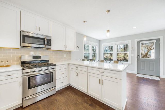 812 Van Slyke DRIVE, Fontana, WI 53125