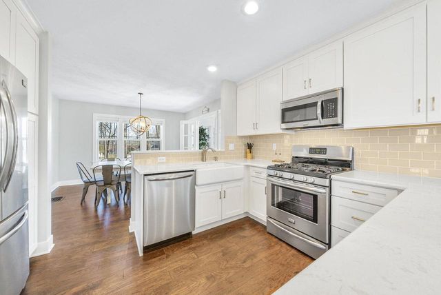 812 Van Slyke DRIVE, Fontana, WI 53125