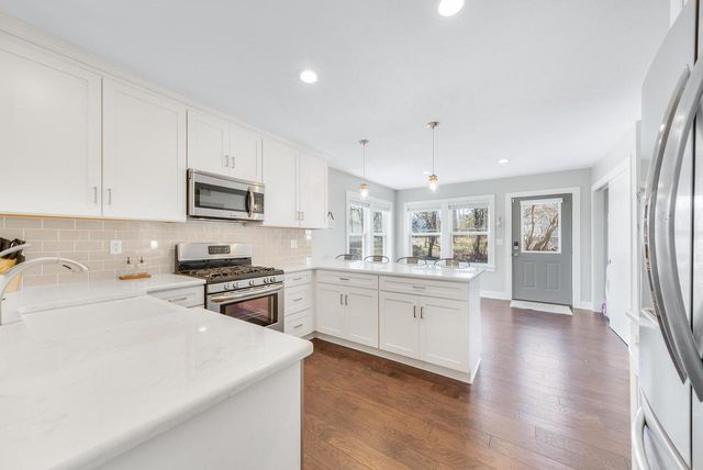 812 Van Slyke DRIVE, Fontana, WI 53125