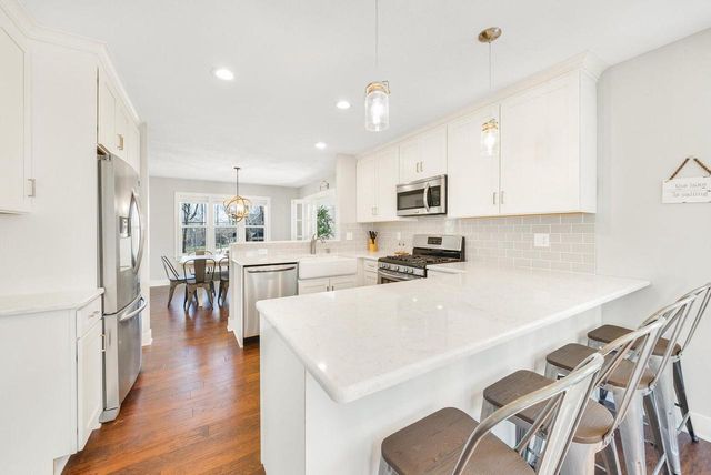 812 Van Slyke DRIVE, Fontana, WI 53125