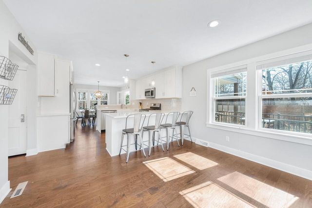 812 Van Slyke DRIVE, Fontana, WI 53125