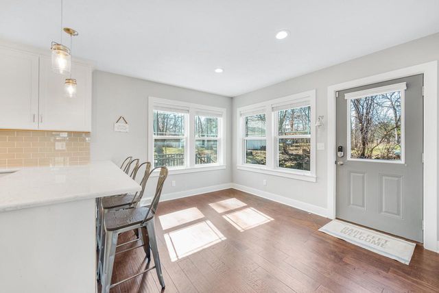 812 Van Slyke DRIVE, Fontana, WI 53125