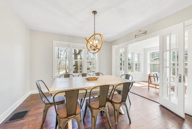 812 Van Slyke DRIVE, Fontana, WI 53125