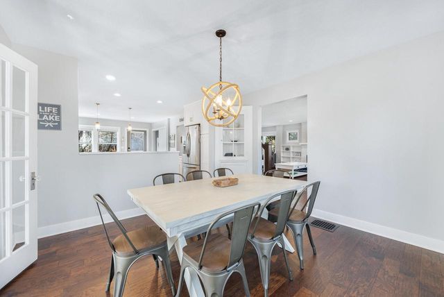 812 Van Slyke DRIVE, Fontana, WI 53125