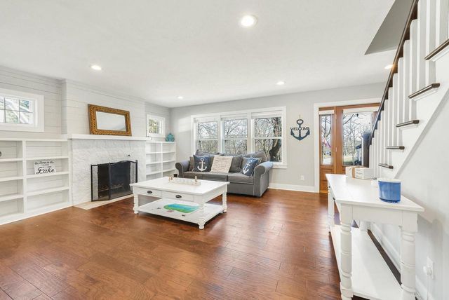 812 Van Slyke DRIVE, Fontana, WI 53125