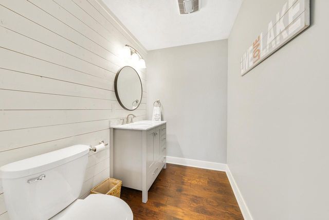 812 Van Slyke DRIVE, Fontana, WI 53125