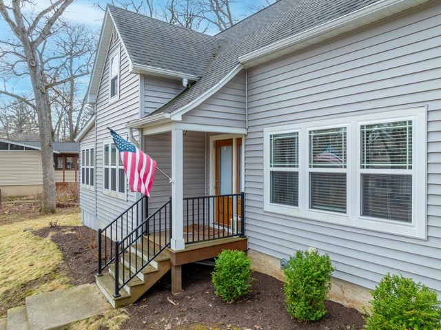 812 Van Slyke DRIVE, Fontana, WI 53125