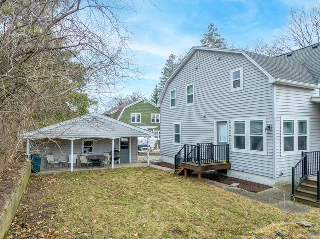 812 Van Slyke DRIVE, Fontana, WI 53125