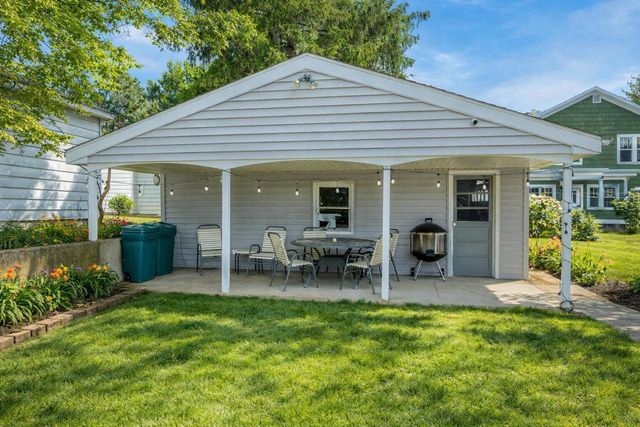812 Van Slyke DRIVE, Fontana, WI 53125