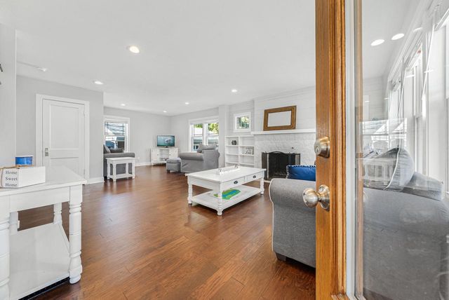 812 Van Slyke DRIVE, Fontana, WI 53125