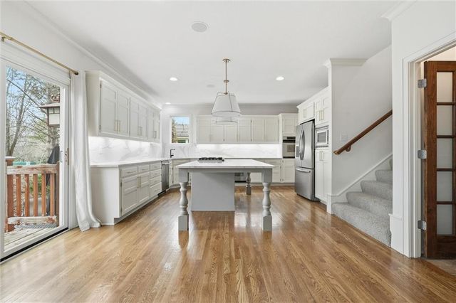 15088 Sherwood Street, Leawood, KS 66224