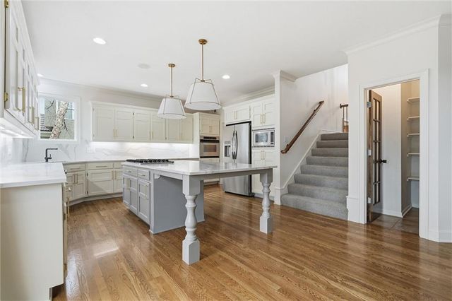 15088 Sherwood Street, Leawood, KS 66224