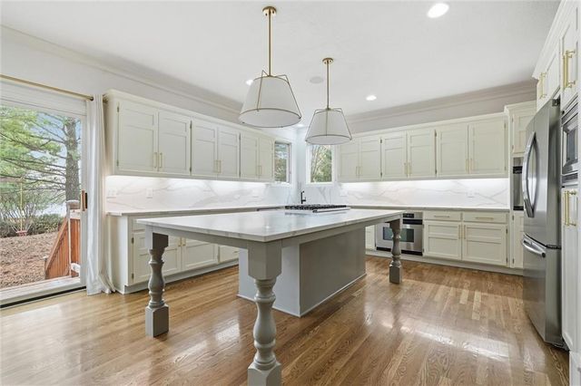 15088 Sherwood Street, Leawood, KS 66224