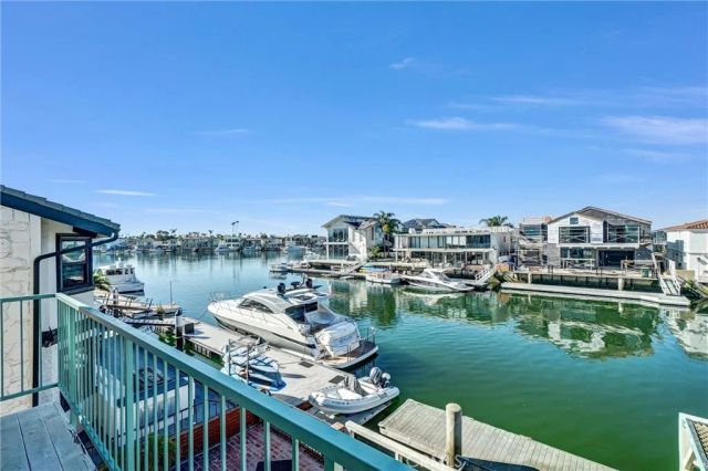 16385 Ardsley, Huntington Beach, CA 92649