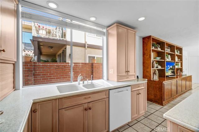 16385 Ardsley, Huntington Beach, CA 92649