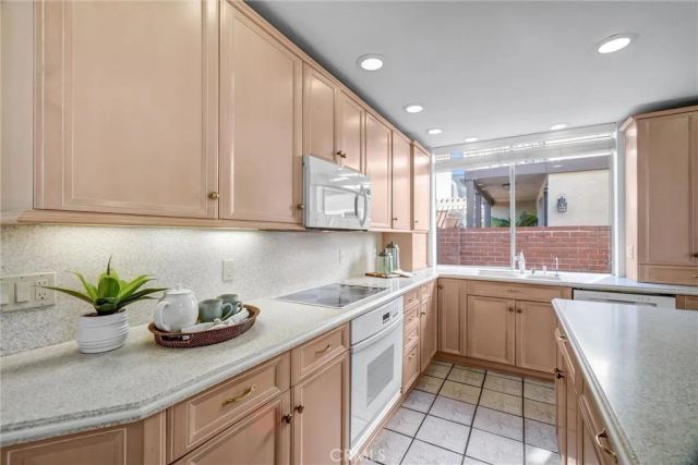 16385 Ardsley, Huntington Beach, CA 92649