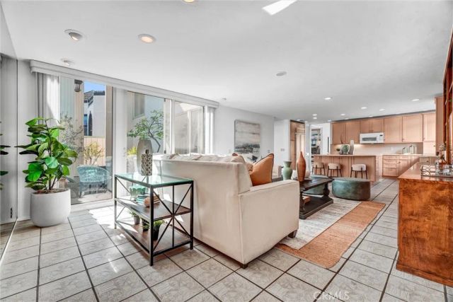 16385 Ardsley, Huntington Beach, CA 92649