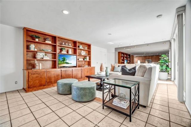 16385 Ardsley, Huntington Beach, CA 92649