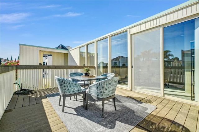 16385 Ardsley, Huntington Beach, CA 92649