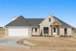 2442 Canyon Circle, Blanchard, OK 73010