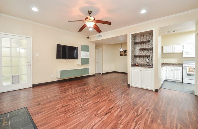 2001 Bering Drive 3M, Houston, TX 77057