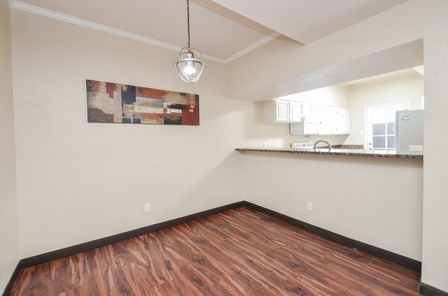 2001 Bering Drive 3M, Houston, TX 77057