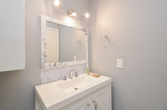 2001 Bering Drive 3M, Houston, TX 77057