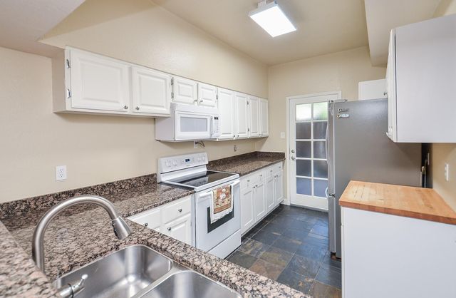 2001 Bering Drive 3M, Houston, TX 77057