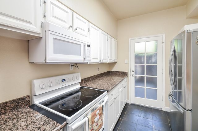 2001 Bering Drive 3M, Houston, TX 77057