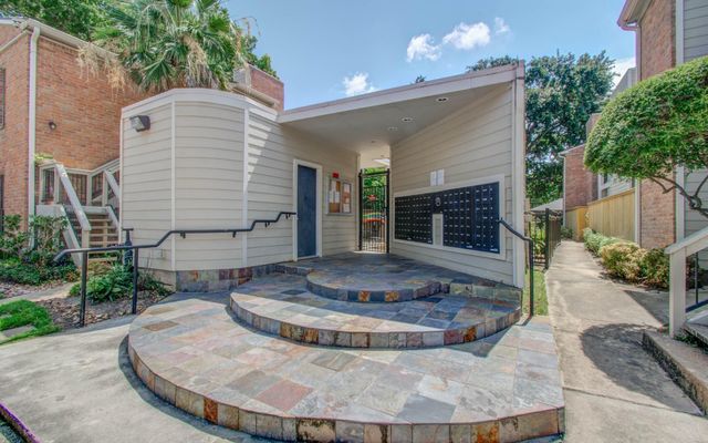 2001 Bering Drive 3M, Houston, TX 77057