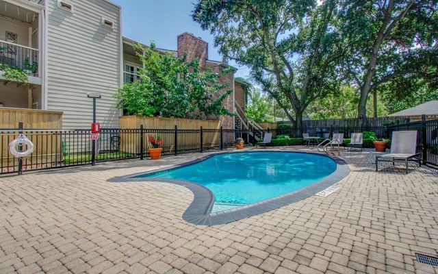 2001 Bering Drive 3M, Houston, TX 77057