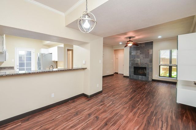 2001 Bering Drive 3M, Houston, TX 77057