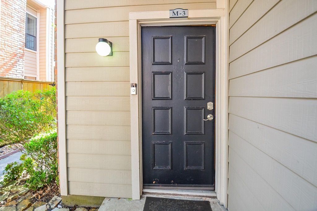 2001 Bering Drive 3M, Houston, TX 77057