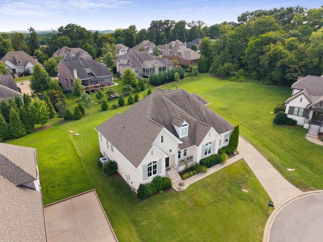 4011 Pinwheel Ct, Arrington, TN 37014