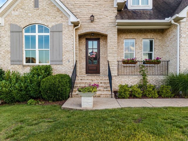 4011 Pinwheel Ct, Arrington, TN 37014