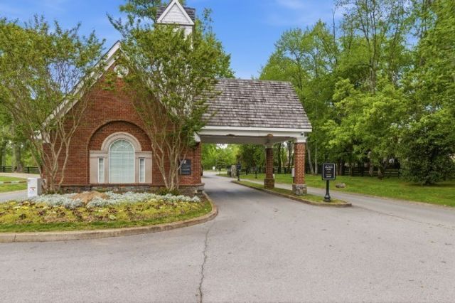 4011 Pinwheel Ct, Arrington, TN 37014